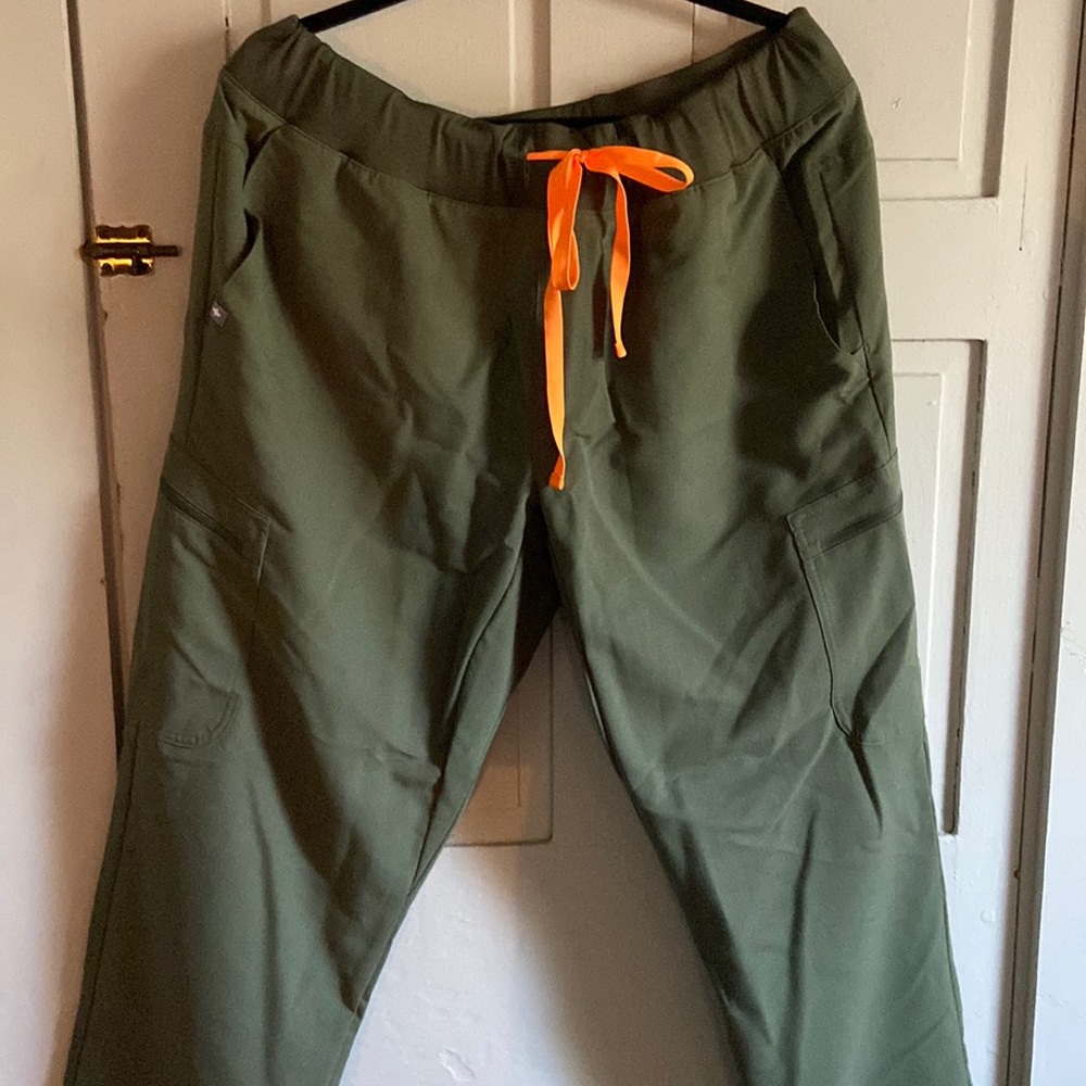Figs green scrub bottoms size XXL